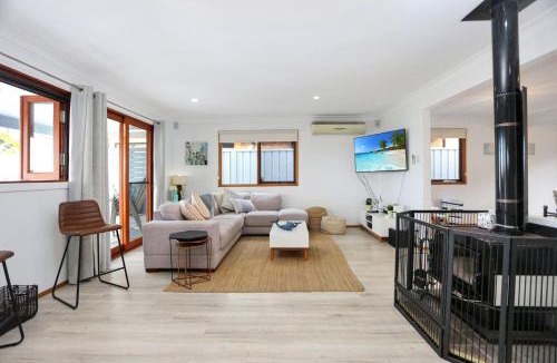 Tea Gardens House | Tea Garden Waterfront Bliss