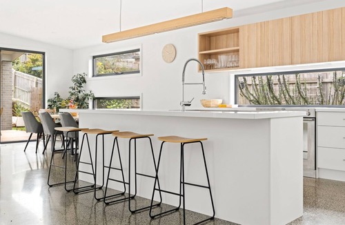 Inverloch House | Tea Tree Poolside Escape