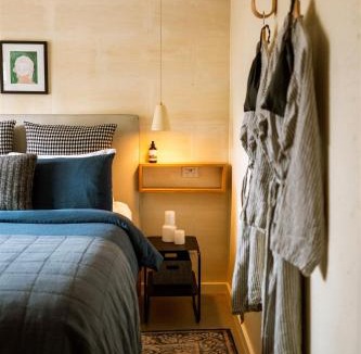Waterhouse House | Tea Tree - Private Retreat with Outdoor Bath