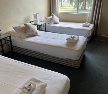 Temora Hotel | Temora Motel - UNDER NEW MANAGEMENT