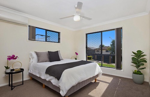 Eight Mile Plains House | Terbium Sanctuary