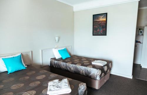 Broken Hill Hotel | The Argent Motel
