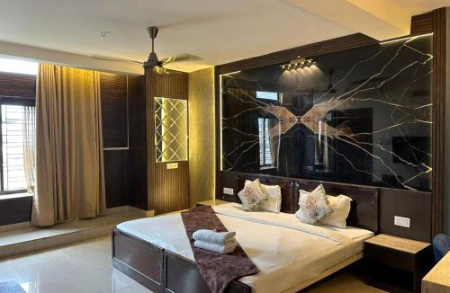 Ballygunge Bed & Breakfast | The Aster Penthouse