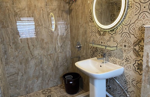 Ballygunge Bed & Breakfast | The Aster Penthouse