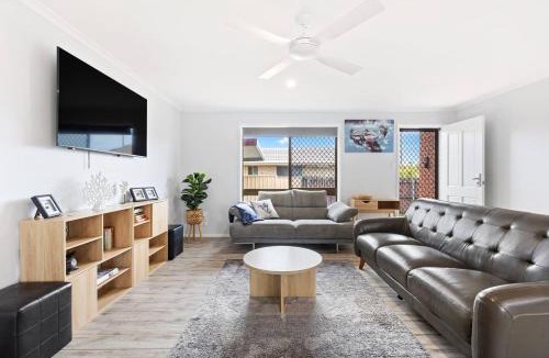 Urangan House | 'The Aussie Classic' Poolside Living by the Marina