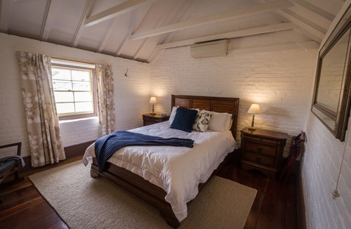 Paterson Bed & Breakfast | The Barracks Tocal