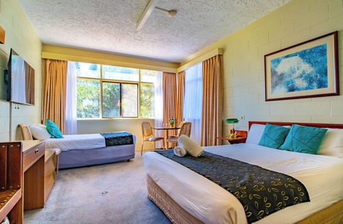 Whyalla Hotel | The Beach Hotel Whyalla