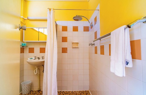 Whyalla Hotel | The Beach Hotel Whyalla
