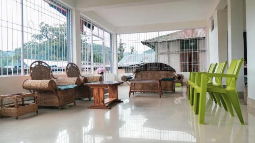 Bomdila House | The Blooming Tulip