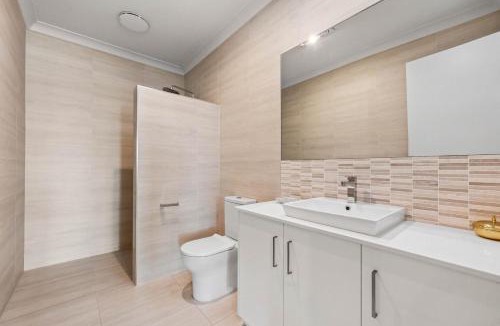 Encounter Bay Villa | The Bluff Villa 4-121 Franklin Pde Encounter Bay - Linen Included