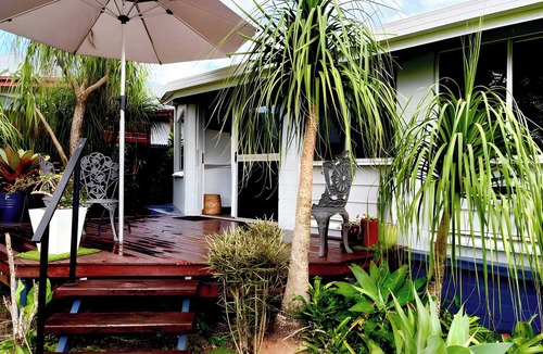 Whitfield Apartment | The Buddha Studio, modern & private, moments from Cairns cultural hub & airport.