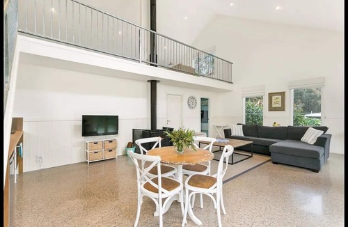 Main Ridge House | The CoachHouse
