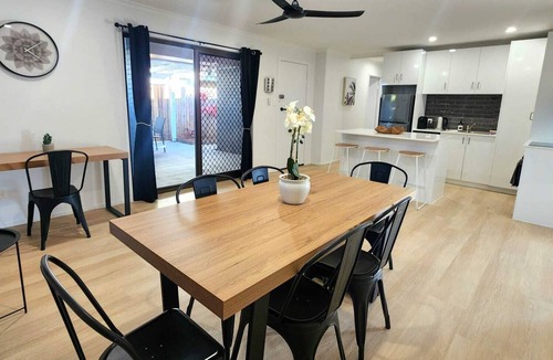 Strathpine House | The Cosy Strathpine Getaway