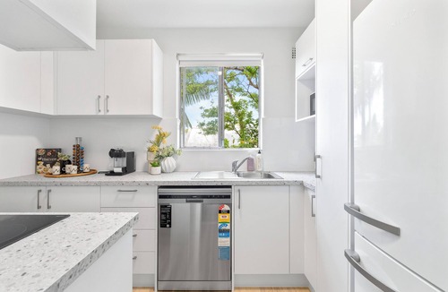 Crows Nest Apartment | 'The Crows Nest' - Stylish & Chic, North Sydney
