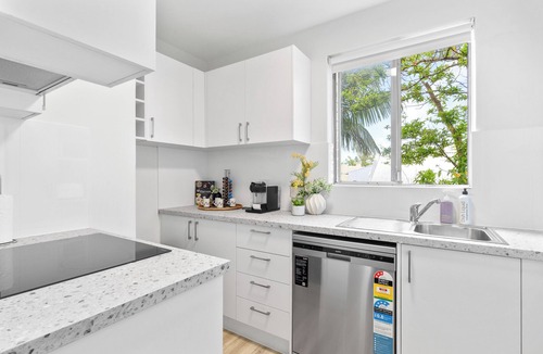 Crows Nest Apartment | 'The Crows Nest' - Stylish & Chic, North Sydney