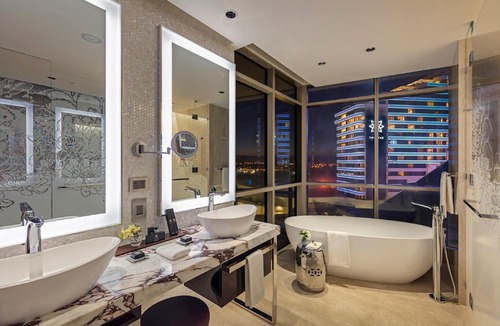 Broadbeach Hotel | The Darling at The Star Gold Coast