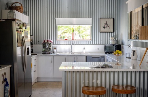Kings Plains Bed & Breakfast | The Drayshed- Converted Drayshed with elegance and comfort.
