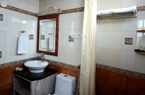 Chhota Shimla Bed & Breakfast | The Edgeworth, King Room