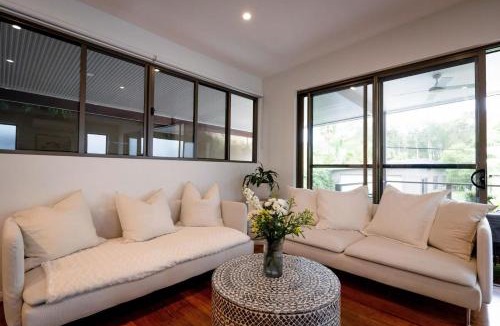 Kilaben Bay Apartment | The Emerald Bower Peaceful Kilaben Bay Hideaway