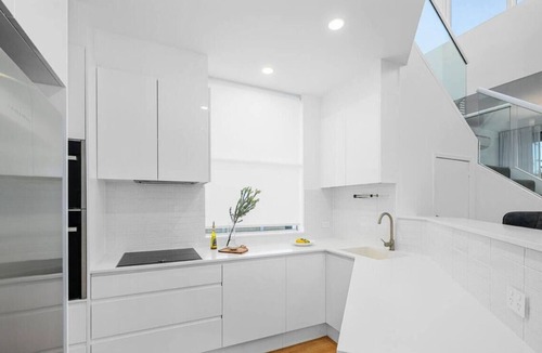 Paradise Point Apartment | The Esplanade Escape - Pet Friendly