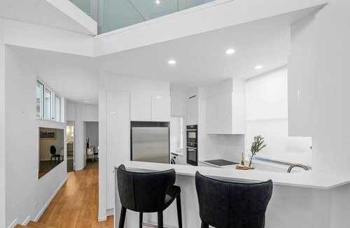 Paradise Point Apartment | The Esplanade Escape - Pet Friendly
