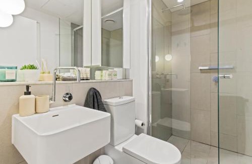 South Melbourne Apartment | The Essence - Fresh, Light & On the Tram Line!