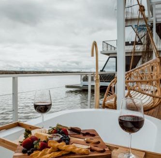 White Sands Boat Rental | The Floathouse - Floating tiny home on the Murray