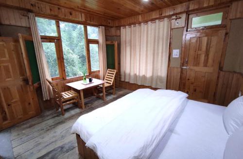 Shoja Hotel | The Forest Pinnacle and Café, Jibhi