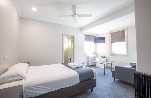 Bathurst Hotel | The George Hotel