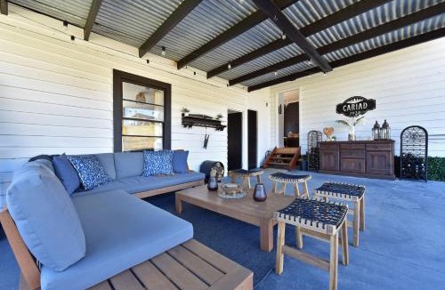 Mount View House | The Glass Ceiling 360 degree Mount View Hideaway