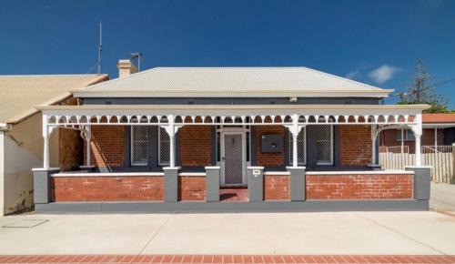 Geraldton House | The Gregory
