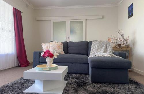 Berri House | The Hidden Gem Exquisite 3BR Retreat in Berri