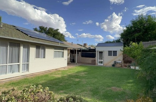 Berri House | The Hidden Gem Exquisite 3BR Retreat in Berri