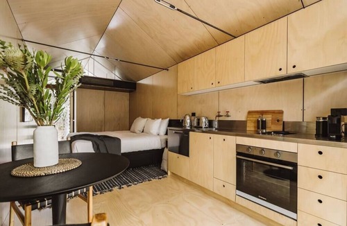 Myola Cabin | 'The Hideaway' at barranca Jervis Bay