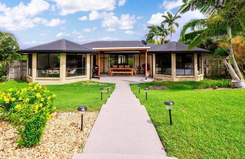 Taranganba House | The Hideaway - Large Beachside Retreat with Private Pool