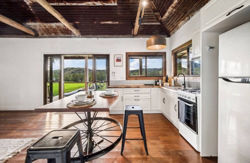 Coramba Cabin | The Hitching Rail Hut - Relax, Unwind & Reconnect