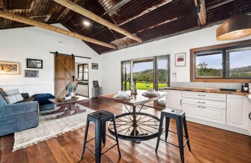 Coramba House | The Hitching Rail Hut - Relax, Unwind & Reconnect