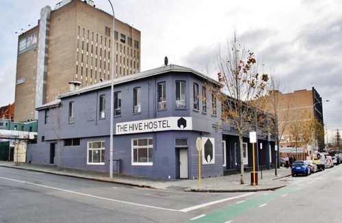Perth Hotel | The Hive Hostel
