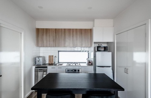 Brunswick West Apartment | The Inner-North Escape - Free Parking & Wifi