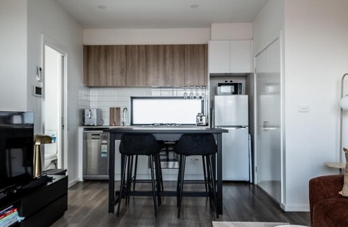 Brunswick West Apartment | The Inner-North Escape - Free Parking & Wifi