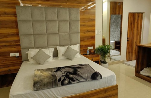 Rohtak Hotel | The Landlord Hotel