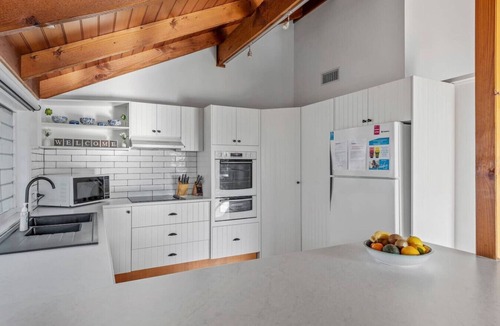 Mollymook Beach House | The Lighthouse Mollymook - 4BR/Pets/Beach