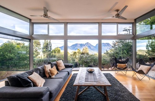 Coles Bay House | The Loft