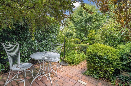 Bathurst House | The Maeve 1875 - Heart of Bathurst - Sleeps 10