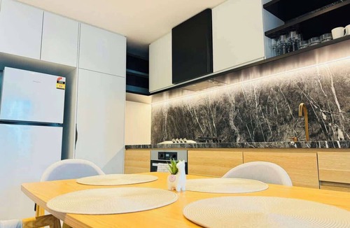 West Melbourne Apartment | The Marker - Modern CBD Lifestyle Apt with parking