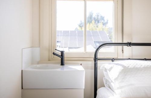 Adelong Hotel | The Middle