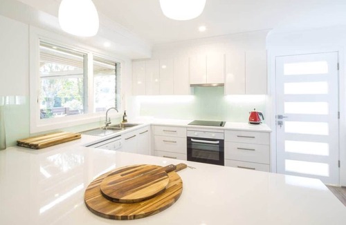 Mollymook House | The Mook Summary: Pet
