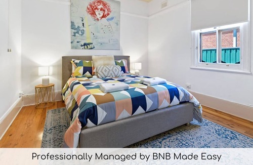 Bathurst House | The Morrisset - Truly Marvellous, Walk to CBD