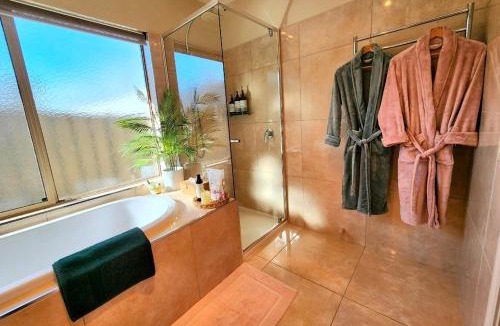 Kangaroo Flat Apartment | The Nest at Forest Lake - Stylish Guest Suite