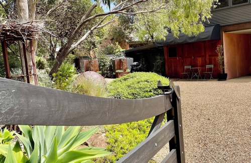 Somers Apartment | The Nest - Restful studio retreat for couples. Short 10 min walk to the beach.